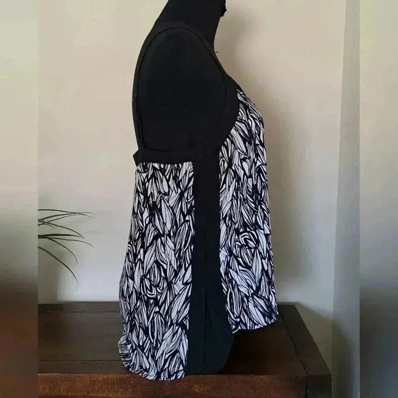 ❤️ Black and  White Dynamite Sleeveless Top - Picture 4 of 13